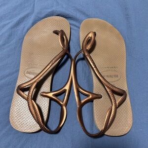 Havaianas size 9/10 Bronze Sandals